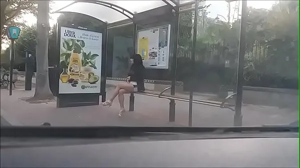 Grote bitch at a bus stop nieuwe video's