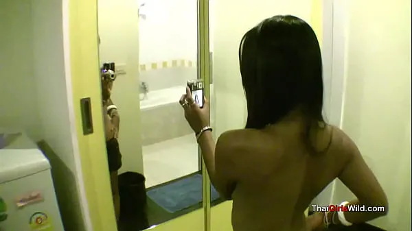 Stora Horny Thai girl gives a lucky sex tourist some sex nya videor