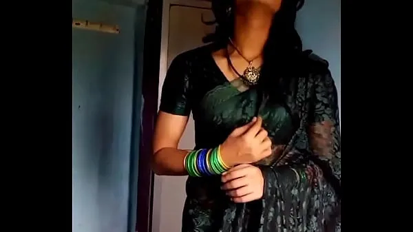 Grandes Crossdresser en sari verde vídeos nuevos