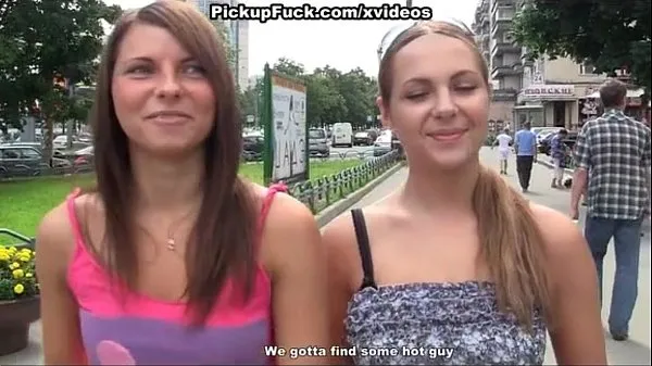 Veliki Two sexy girls in hot outdoor fuck novi videoposnetki