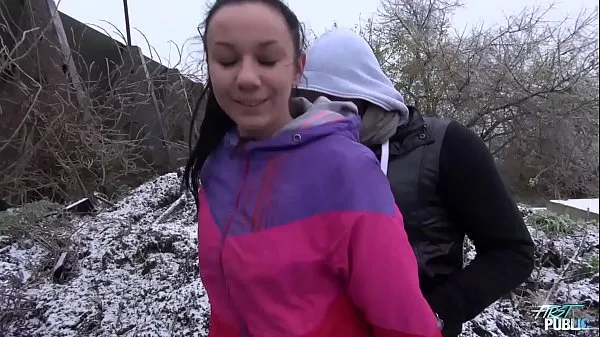 Veľké Freezing babe fucked on the snow by naughty stranger nové videá