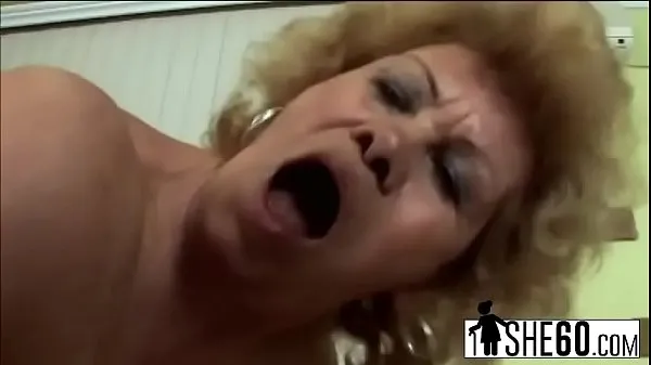 Grosses she6-24-8-217-granny-gets-down-and-dirty-sucking-and-fucking-hi-3 nouvelles vidéos