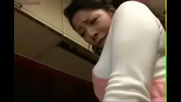 Japanese Wife and Young Boy in Kitchen Fun مقاطع فيديو جديدة كبيرة