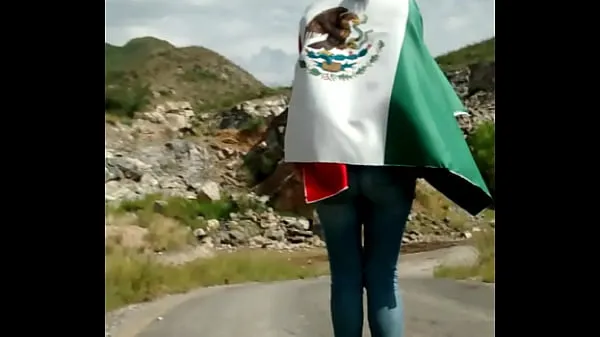 Große Celebrating Independence. Mexiconeue Videos