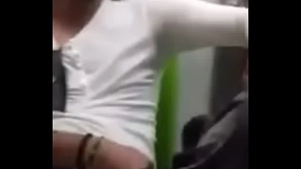 大きな電車の中でプネタのメトロオナニー新しい動画