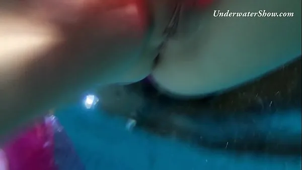 Edwiga teen Russian swims in clothes at night Video baharu besar