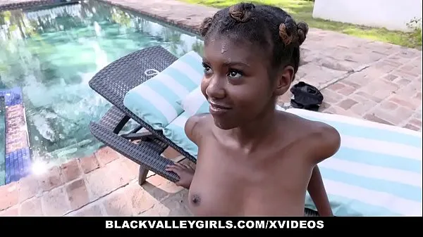Grote BlackValleyGirls - Hot Ebony Teen (Daizy Cooper) Fucks Swim Coach nieuwe video's