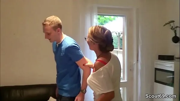 Grote MILF fucks the pizza boy and her husband is watching nieuwe video's