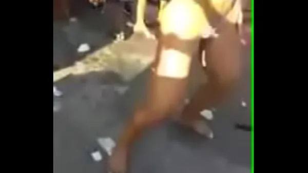 Büyük Girl in orgy with bandits yeni Video