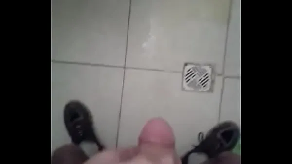 大きなpissing on the floor新しい動画
