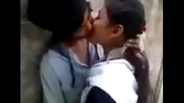 Hot kissing scene in college Video mới lớn