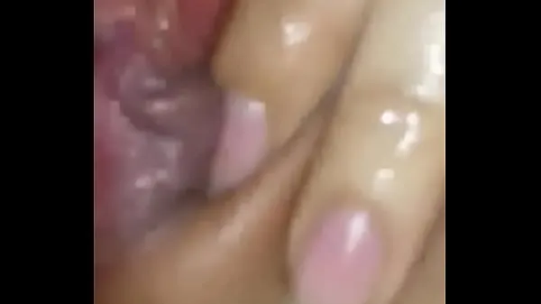 I have a lot of water to masturbate with my hands Video baru yang besar