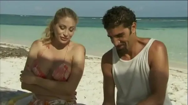 Duże Italian pornstar Vittoria Risi screwed by two sailors on the beach nowe filmy