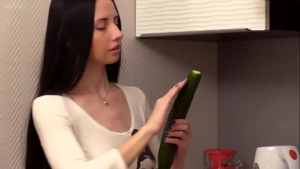Russian real teen Veronica Snezna in the kitchen amateur solo مقاطع فيديو جديدة كبيرة