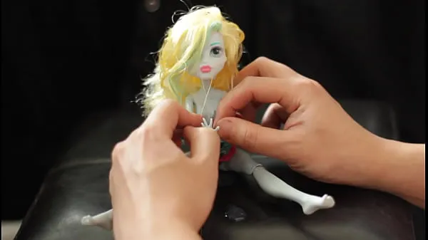 วิดีโอใหม่ยอดนิยม BEAUTIFUL Lagoona doll (Monster High) gets DRENCHED in CUM 19 TIMES รายการ