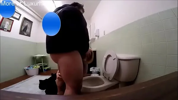 Fat guy pissing Video baru yang besar