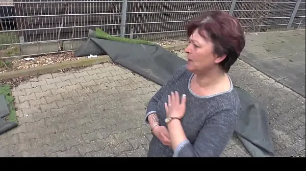 HAUSFRAU FICKEN - German Housewife gets full load on jiggly melons مقاطع فيديو جديدة كبيرة