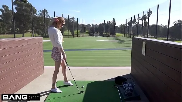 Nadya Nabakova puts her pussy on display at the golf course Video baru yang besar