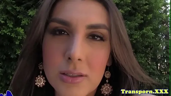 Büyük Poolside trans beauty tugs and spreads ass yeni Video
