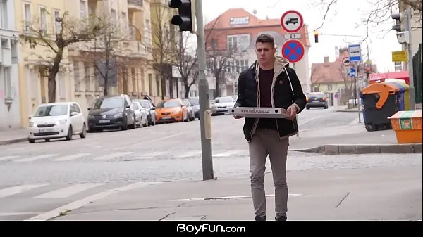 Boyfun - Pizza Delivery Leads To Bareback Fuck مقاطع فيديو جديدة كبيرة