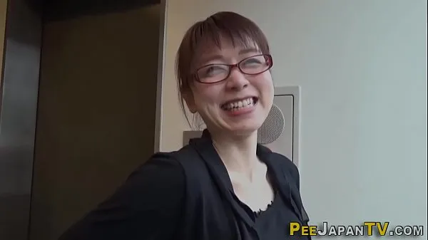 Big Japan ho pees her pants new Videos