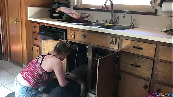 Grote lucky plumber fucked by teen - Erin Electra nieuwe video's