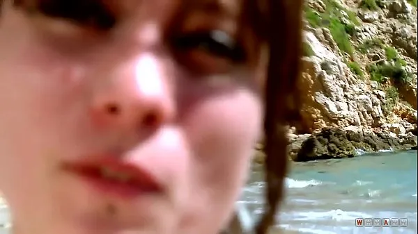 Große Alt babe Doesn't Care About the Swimmers While she Sucks and Ridesneue Videos