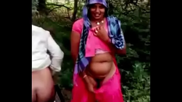 Stora Indian desi couple having outdoor sex. Pados wali aunty ki chudai. Must watch nya videor