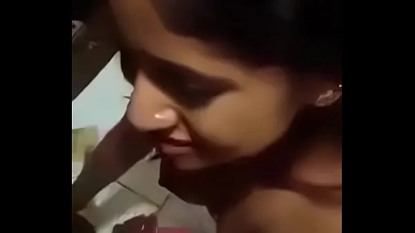 Grote Desi indian Couple, Girl sucking dick like lollipop nieuwe video's