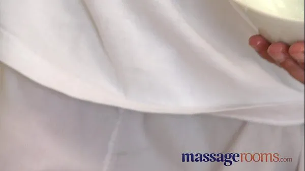 بڑے Massage Rooms Mature woman with hairy pussy given orgasm نئے ویڈیوز