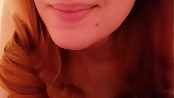 Grote SWEET REDHEAD ASMR GIRLFRIEND RELAXES YOU IN BED nieuwe video's