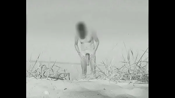 Grote Huge vintage cock at a German nude beach nieuwe video's
