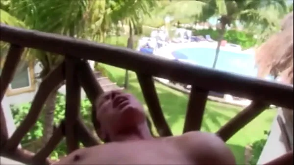 대규모 Public Squirting And Cumshot On Hotel Balcony개의 새 동영상