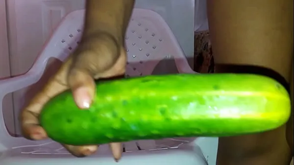 Mel and his cucumber Video baru yang besar