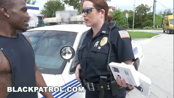 Store Black criminal fucks police patrol nye videoer