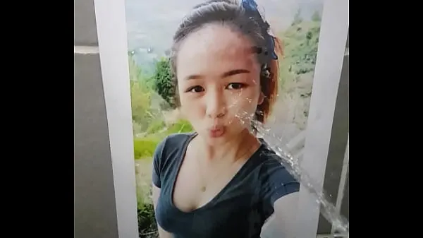 Big pissing on printed pic new Videos