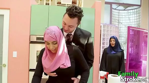 FamilyStroke - Arab Stepdaughter Got Stepbro's Cock Video baru yang besar