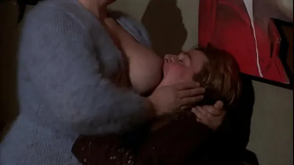 大Horny busty milf getting her tits sucked by teen boy新视频