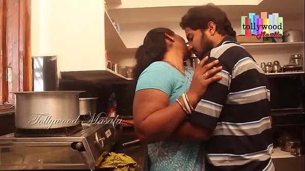 Hot desi masala aunty seduced by a teen boy Video baharu besar