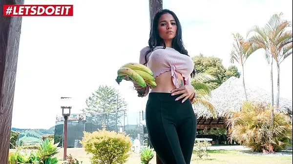 Velká Latina Teen Babe shows what she does after work nová videa