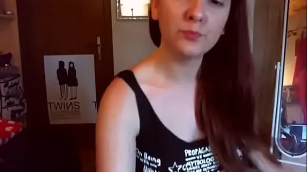 Veliki You have a really small penis and Nicoletta shows you how to masturbate novi videoposnetki