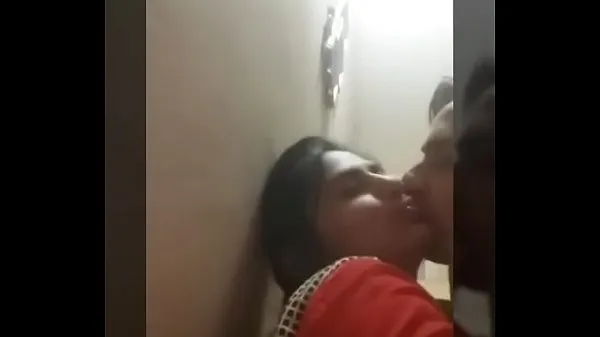 Grandi Desi Indian Couple Kissing Video | THE SEXIEST KISSING EVER | smooch | hardcore kissing | LONGEST SMOOCH EVER nuovi video