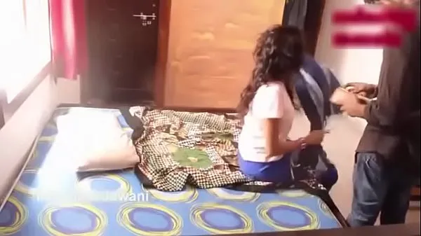 Indian friends romance in room ... Parents not at home مقاطع فيديو جديدة كبيرة