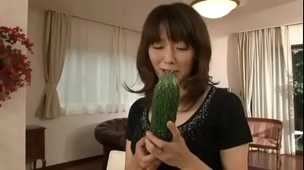 Japanese m. masturbating with a big cucumber Video baharu besar