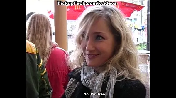 Grote young blonde fucked from McDonald's on the street nieuwe video's