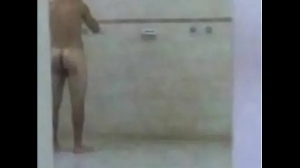 大きなSportsman in the shower新しい動画
