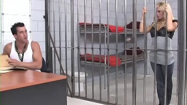 She pushes a stupid number in jail ... now she is out and sad Video mới lớn