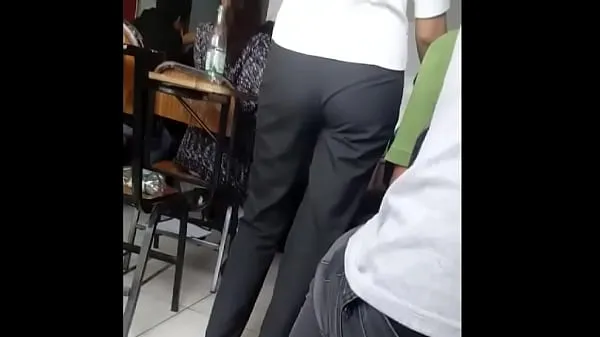 Spying on the ass of my school teacher Video baru yang besar