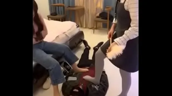 대규모 Young Chinese girls humiliating a fetish slave개의 새 동영상