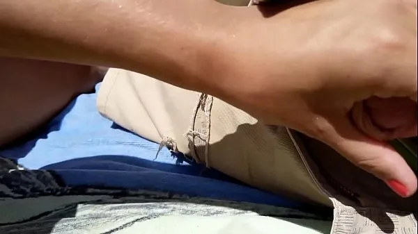 Girl Masturbates boyfriend on a public beach Video baharu besar
